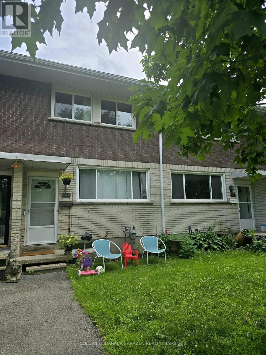 Property Photo: 1506 Lepage Avenue ON K1Z 8C9