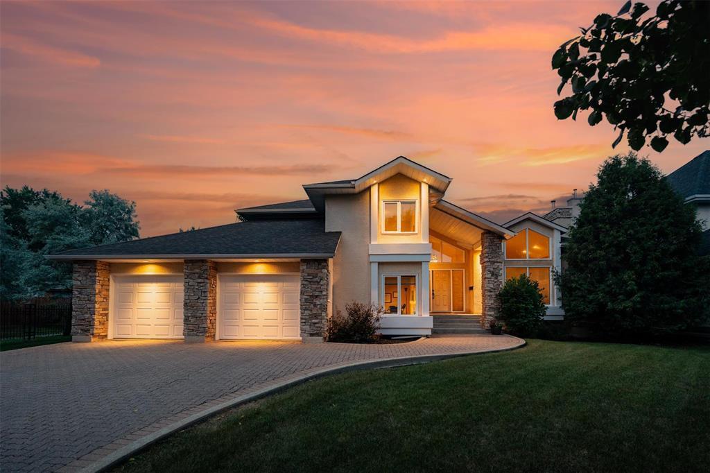 Property Photo: 85 River Pointe Drive MB R2M 5N7