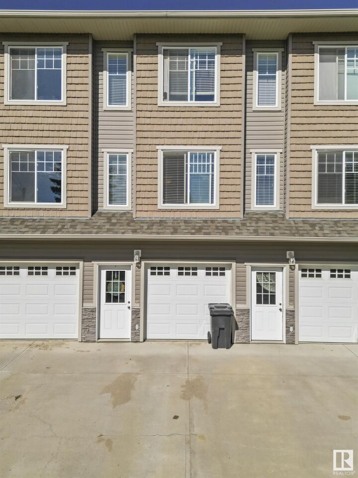 Photo de la propriété: #2 4904 44 Street AB T7A 1B2