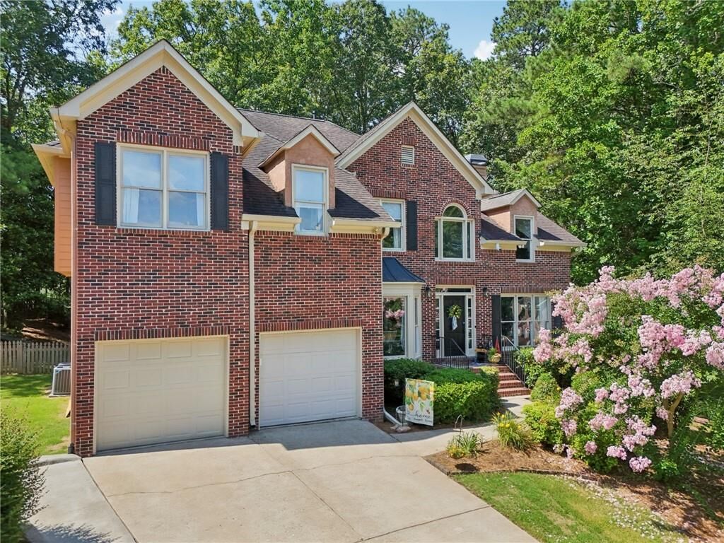 Property Photo: 504 W Green Court GA 30189