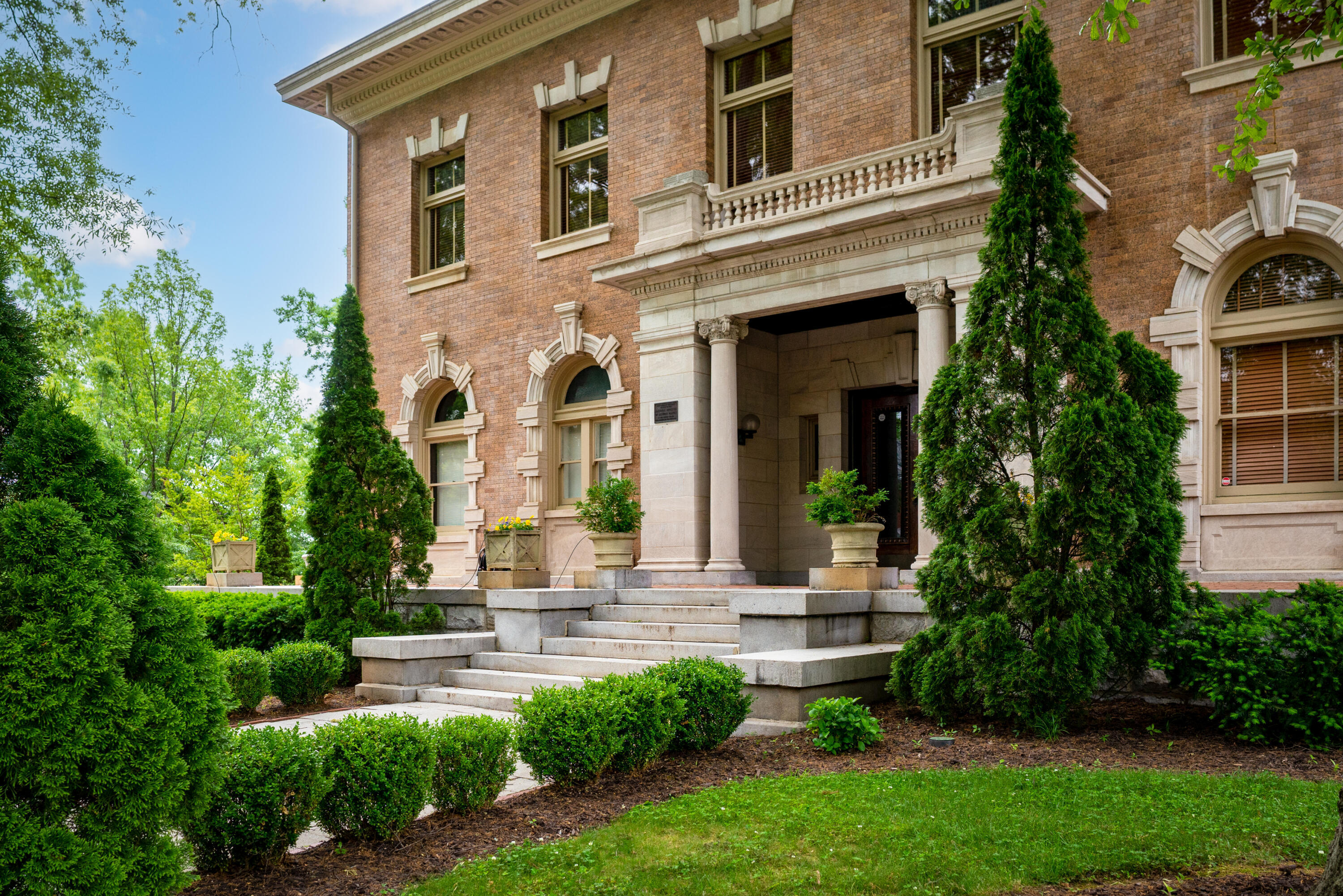 Property Photo:  900 Vine Street  TN 37403 