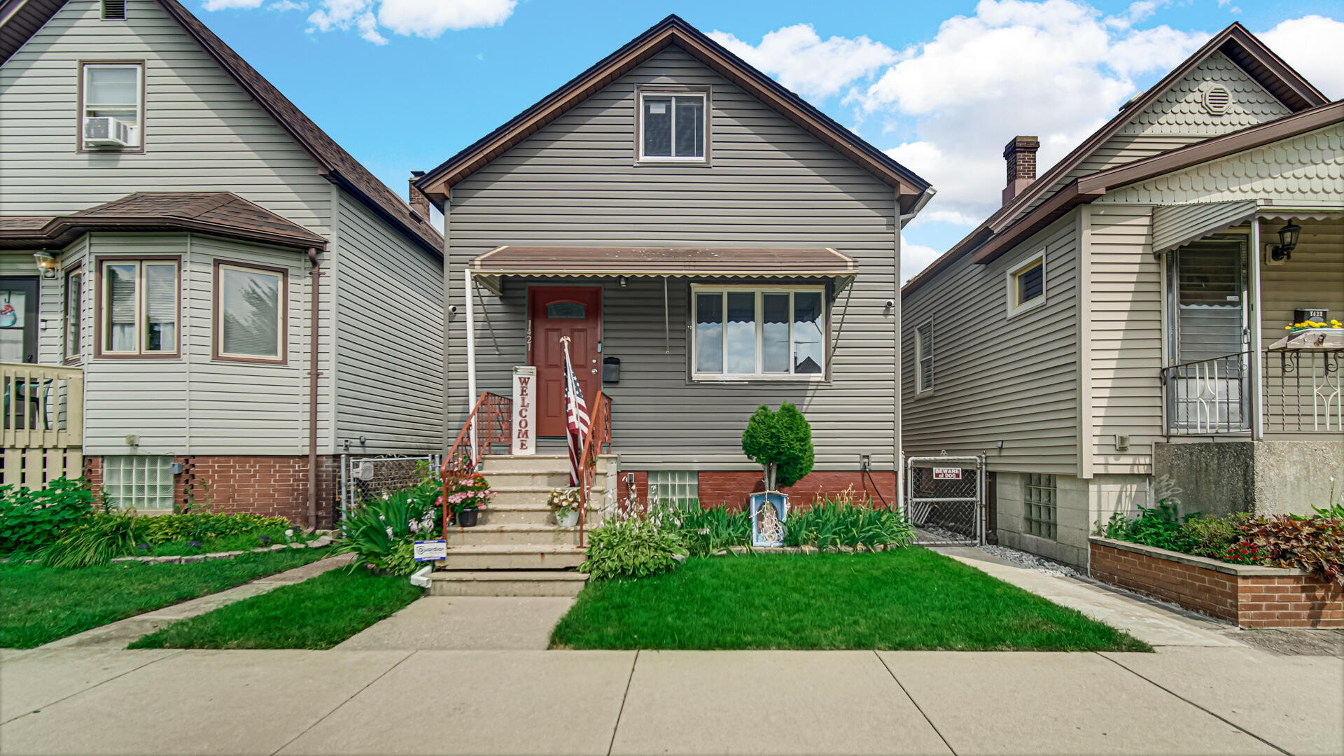 Property Photo: 1421 Roberts Avenue IN 46394