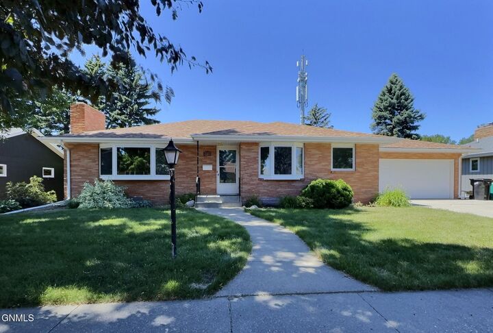 2036 Catherine Drive  Bismarck ND 58501 photo