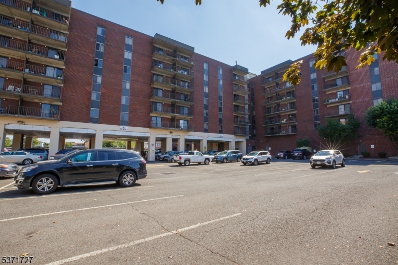 Property Photo:  10 N Wood Ave 722  NJ 07036 