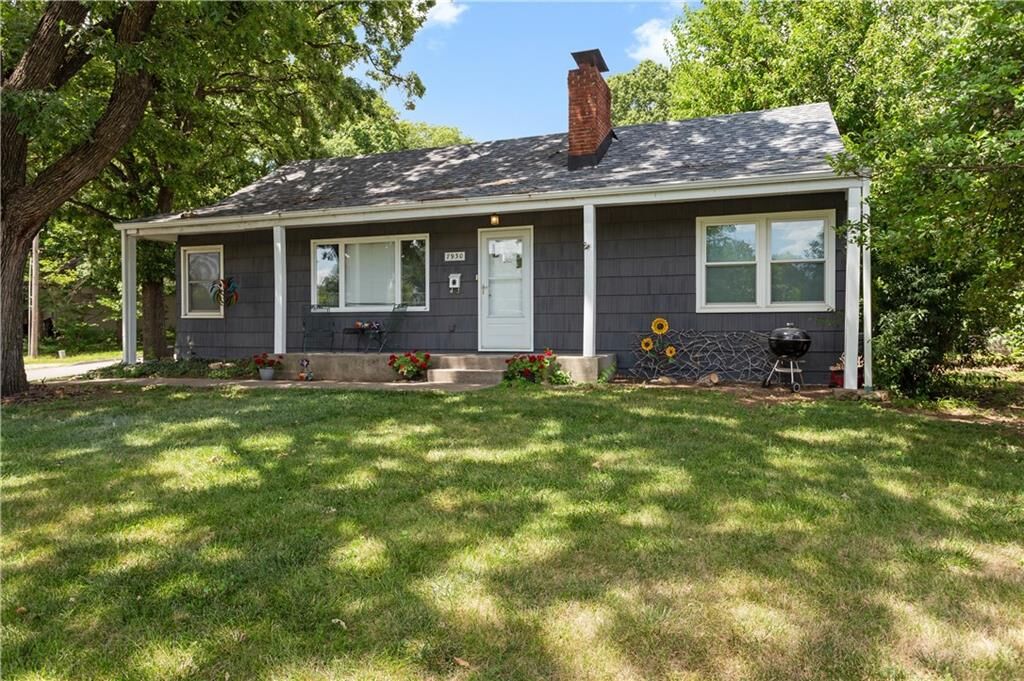 Property Photo: 7930 W 67th Street KS 66202