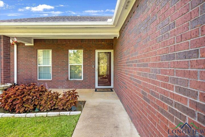 Property Photo:  930 Desirees Trl  TX 75691 