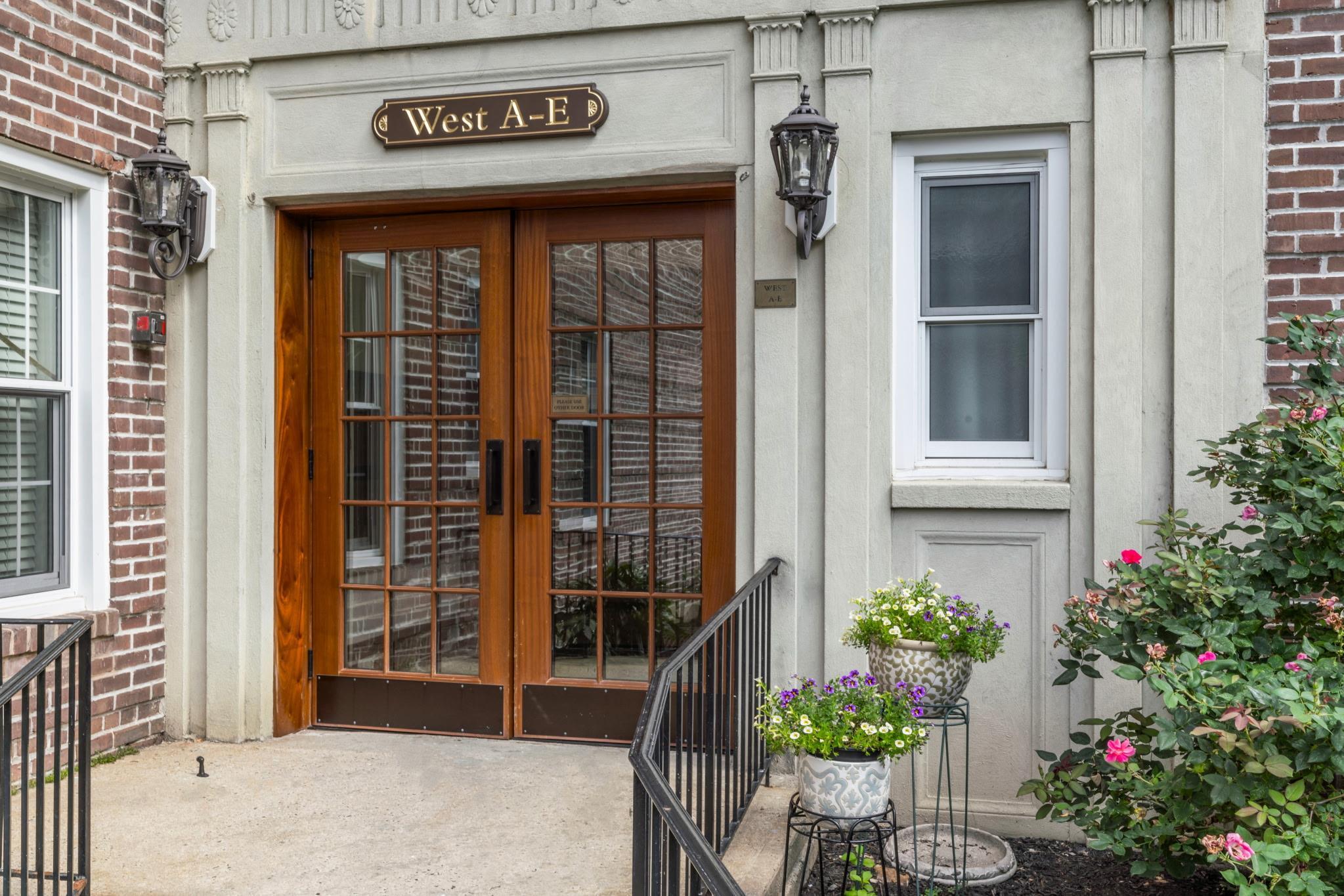Property Photo: 300 S Broadway 1C NY 10591