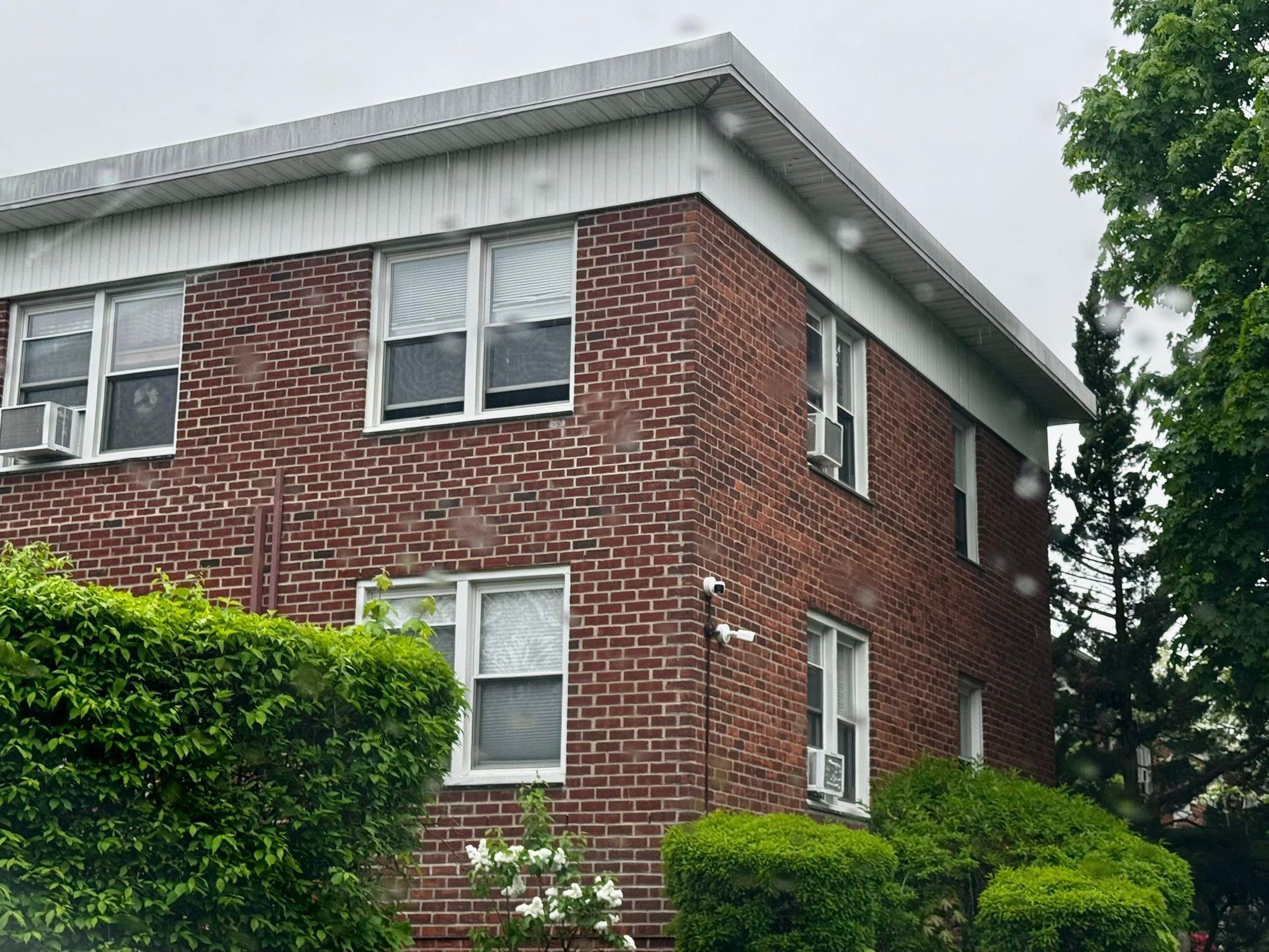 Property Photo:  10 Burbank Street 2A  NY 10710 
