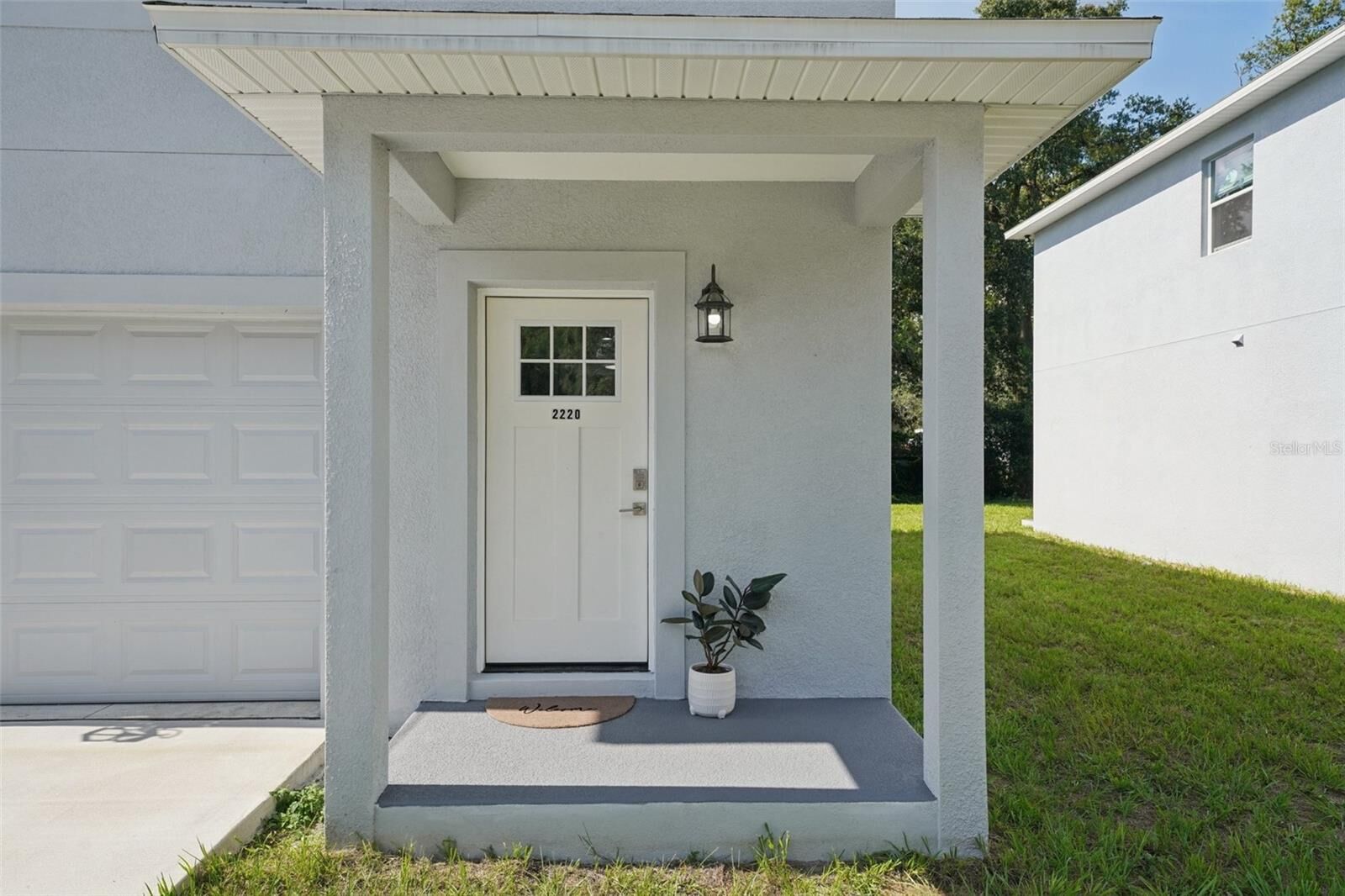 Property Photo: 2220 E Emma Street FL 33610