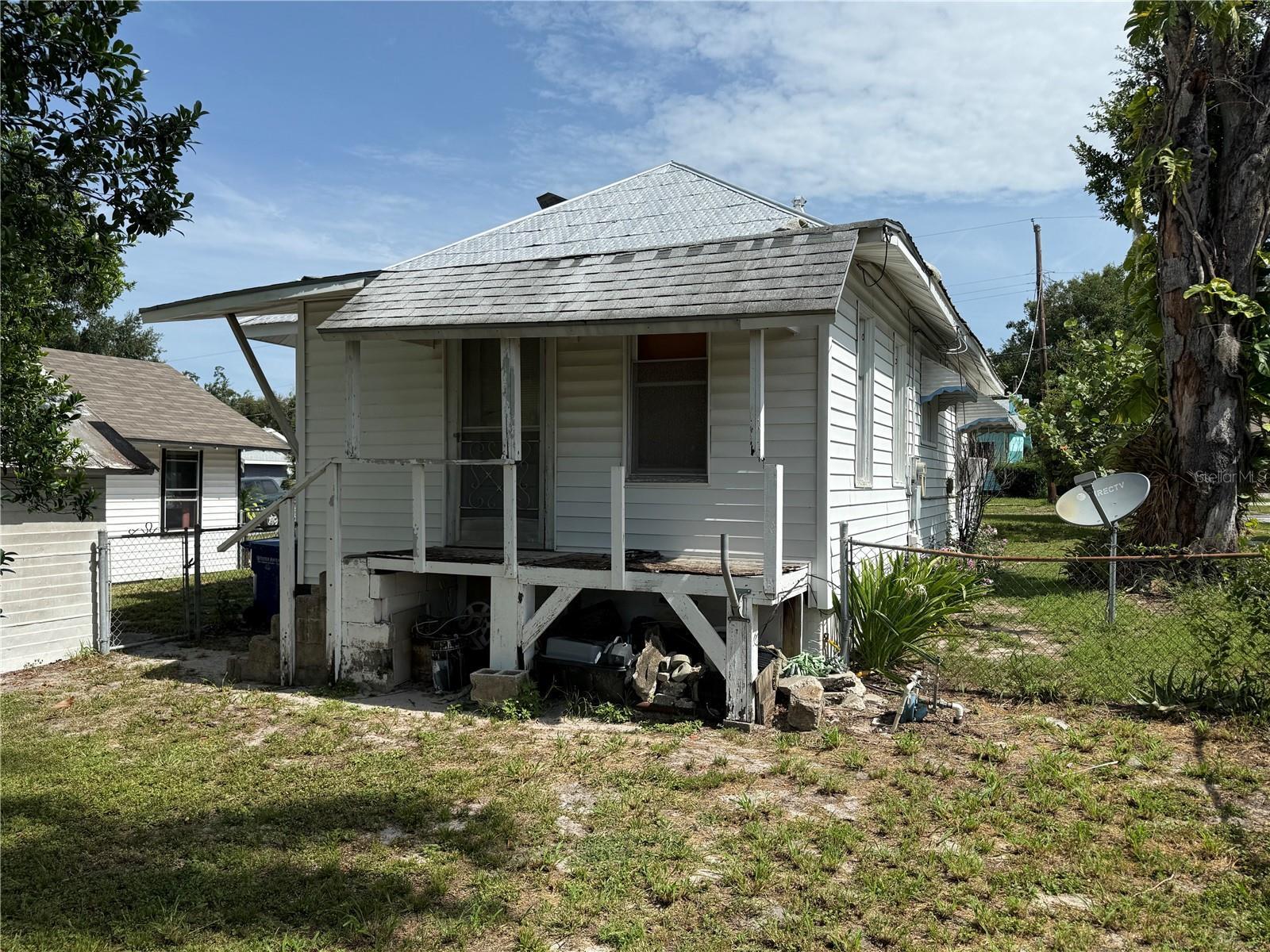 Property Photo: 724 Avenue D SW FL 33880