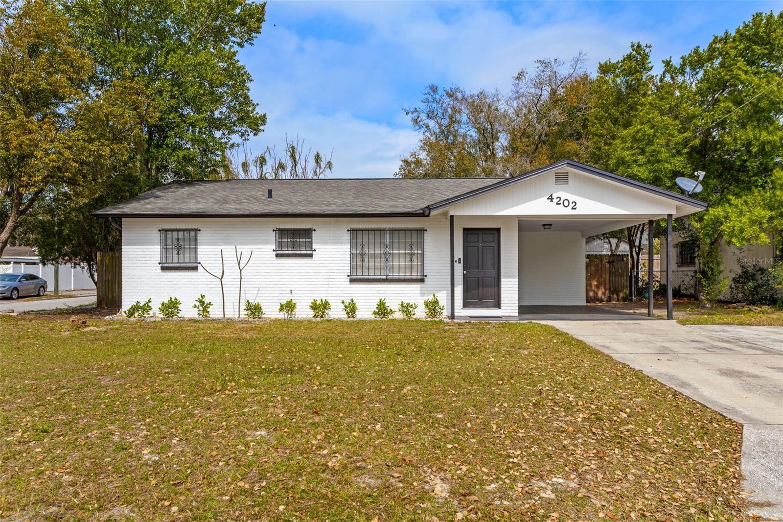 Property Photo: 4202 E Okara Road FL 33617