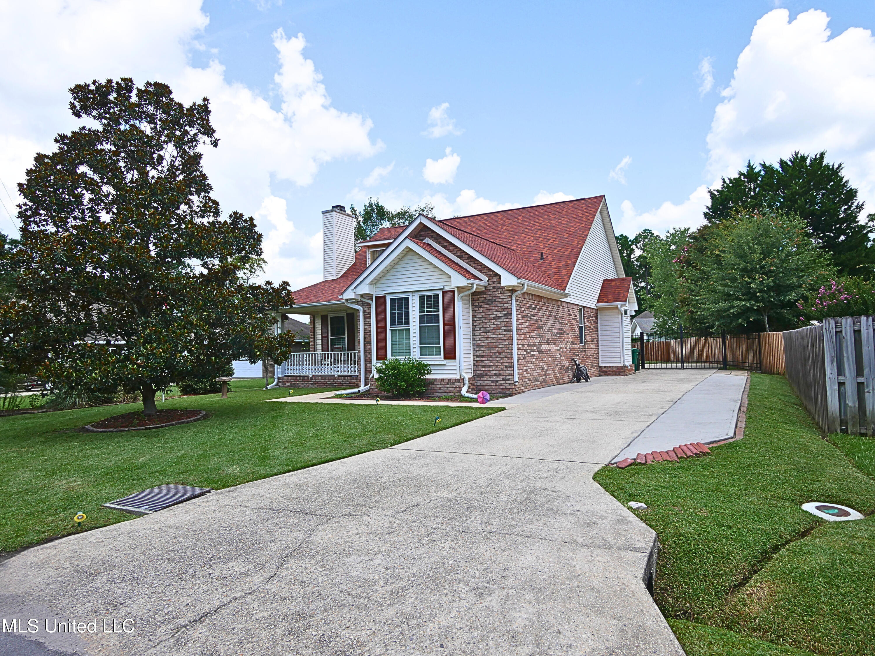 Property Photo: 84570 W Diamondhead Drive MS 39525