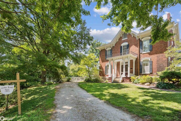 Property Photo: 401 Cedar Street IA 52601