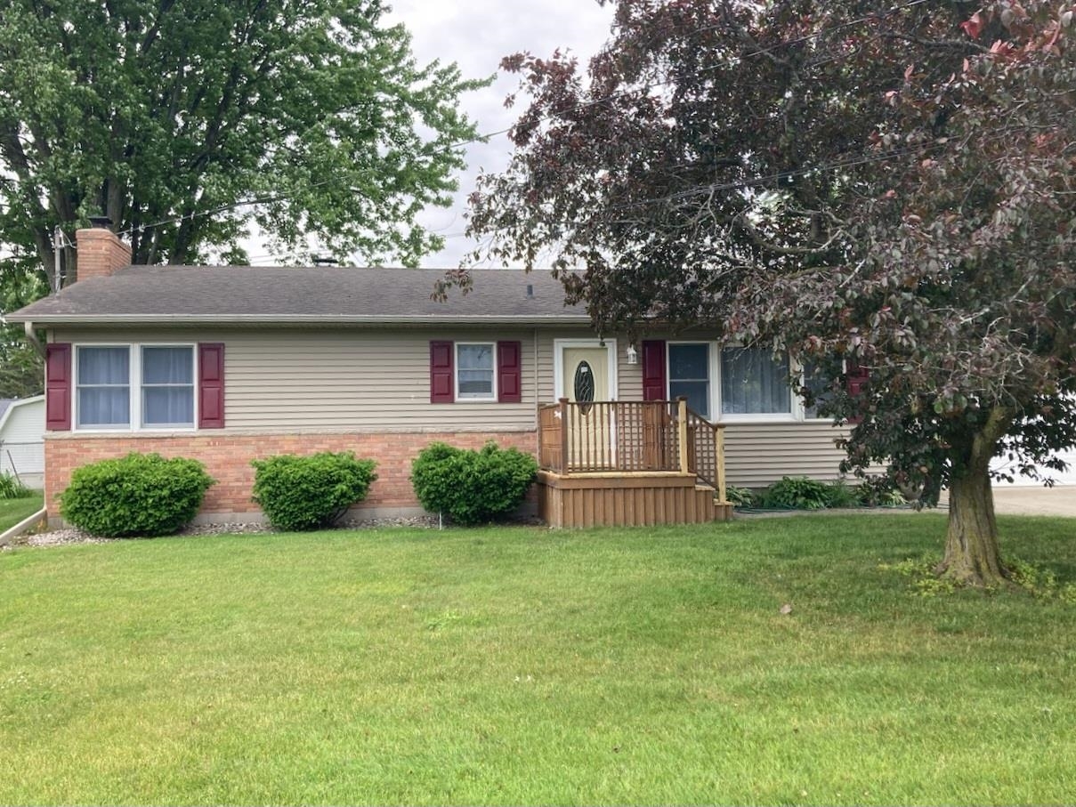 Property Photo: 407 W Clara Street MI 48634-9531
