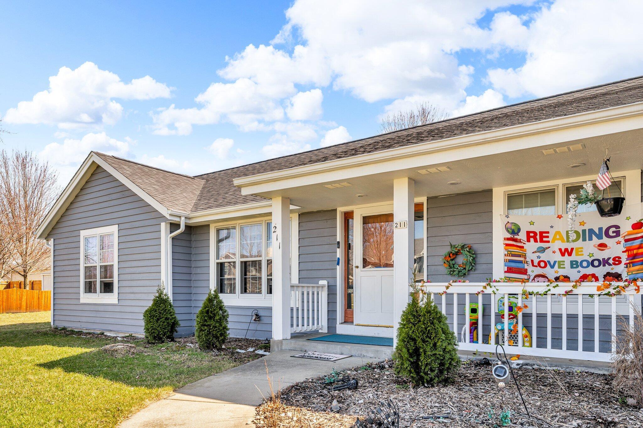 Property Photo: 211 E Larson Ln WI 53154