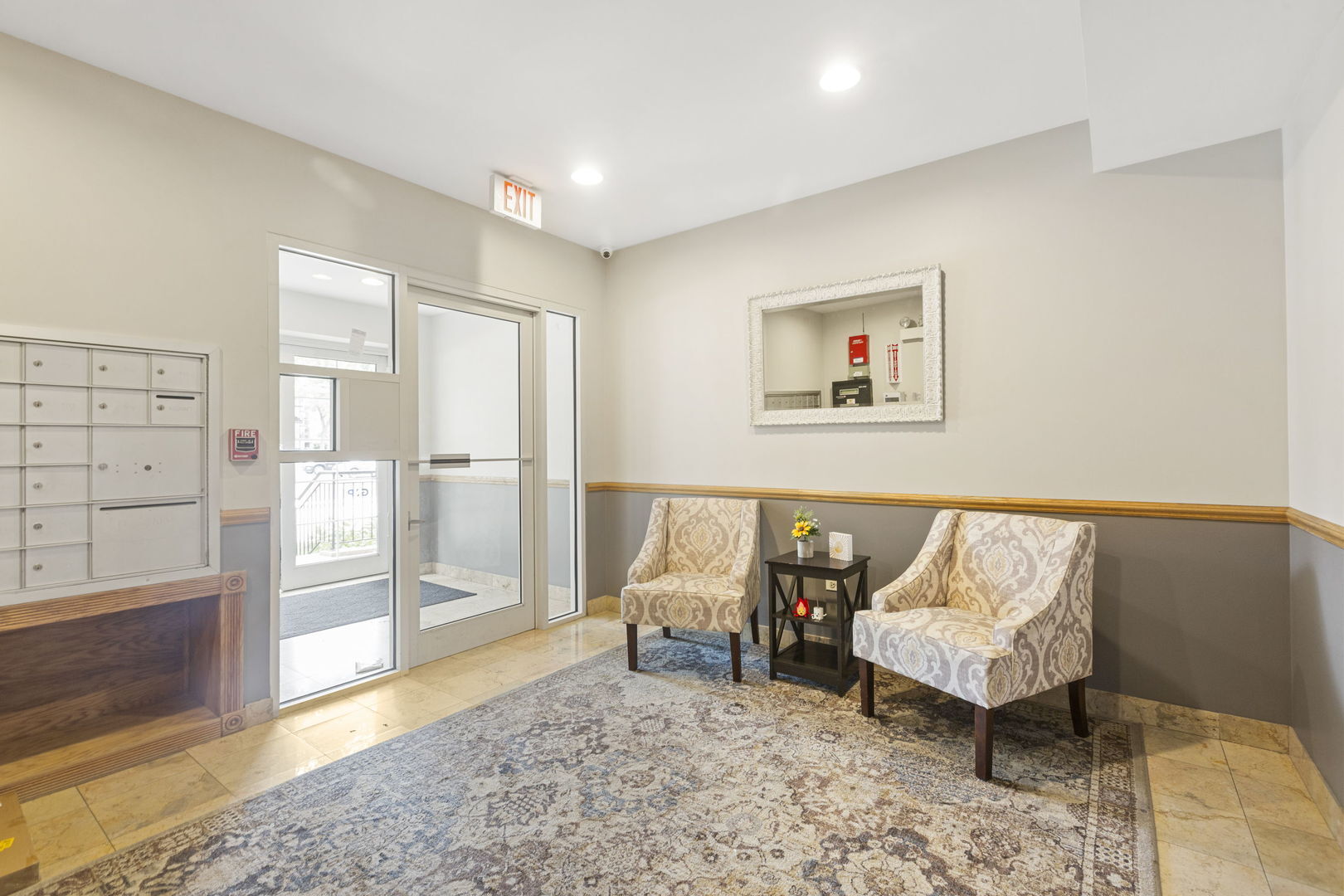 Property Photo: 124 W Colfax Street 301 IL 60067
