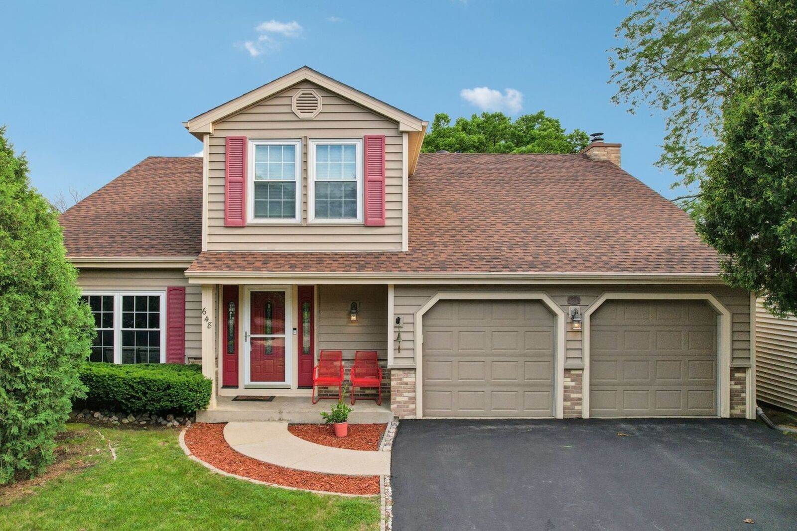 Property Photo:  648 White Court  IL 60031 