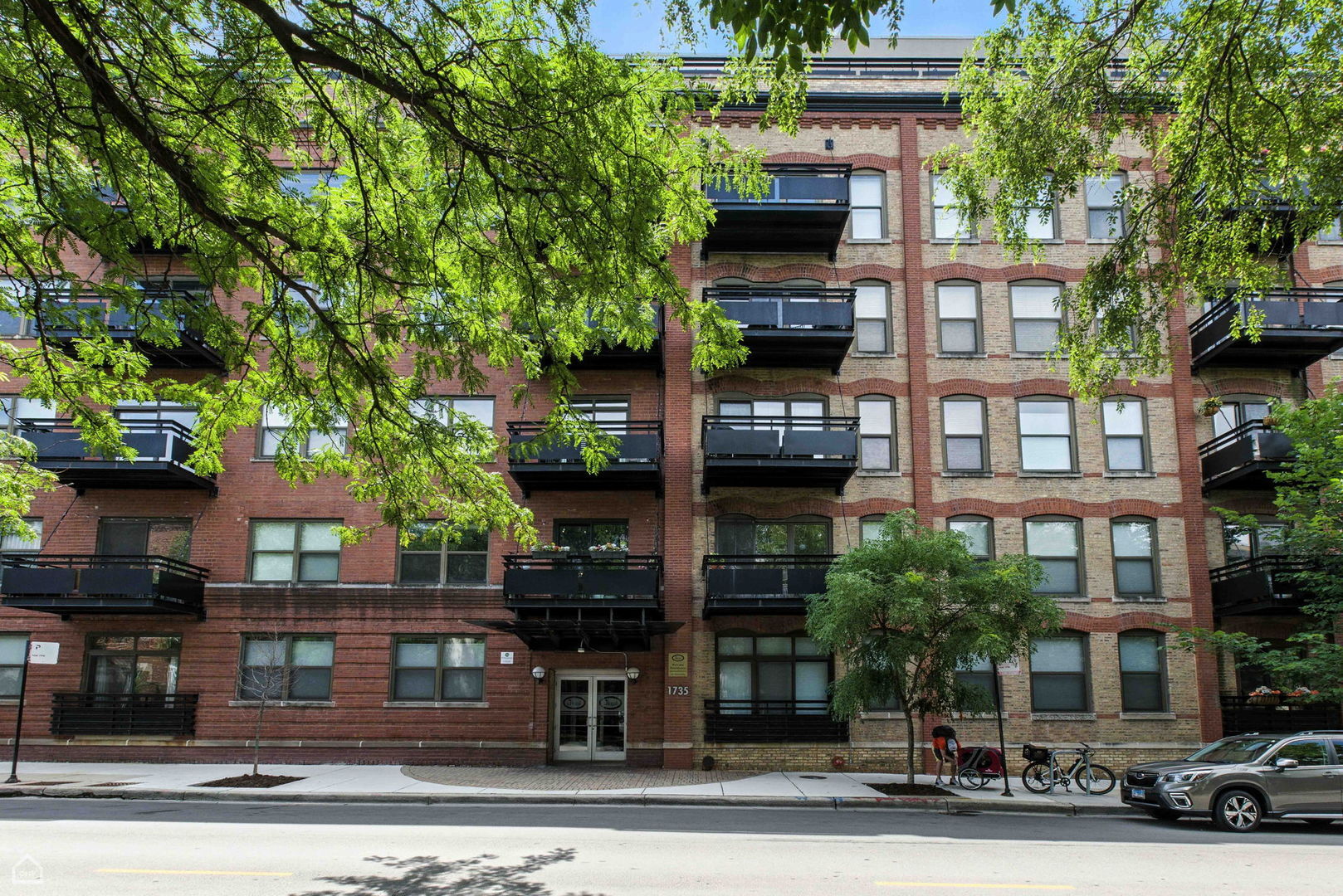 Property Photo: 1735 W Diversey Parkway 505 IL 60614