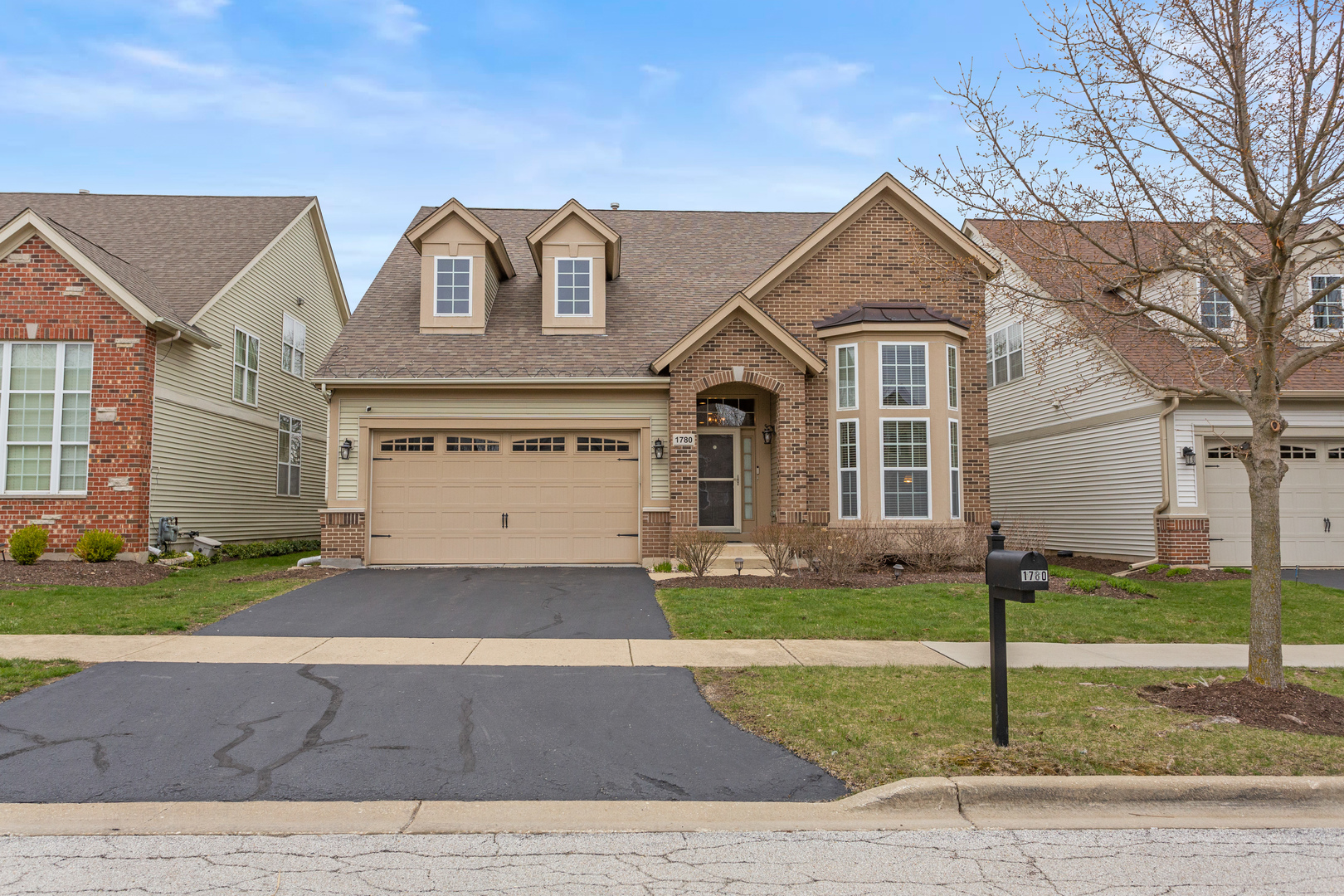 Property Photo: 1780 Briarheath Drive IL 60505
