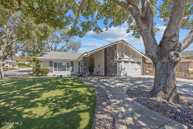 Property Photo: 724 American Oaks Avenue CA 91320