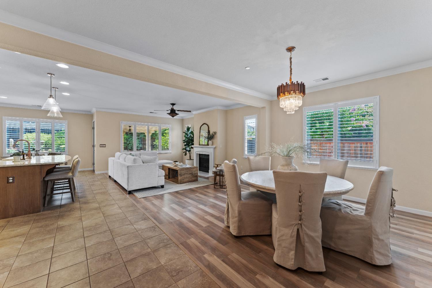 Property Photo: 206 Calistoga Court CA 95762