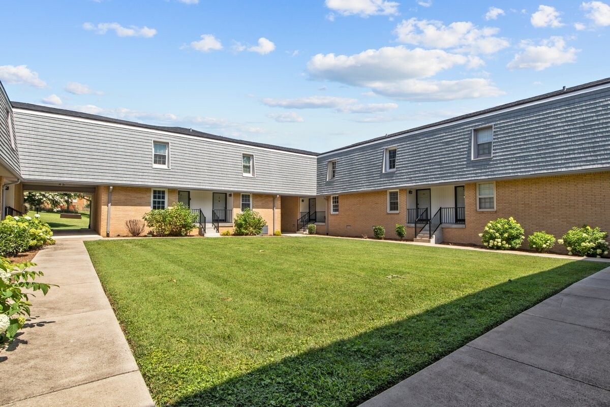 Property Photo: 510 Basswood Ave 15 TN 37209