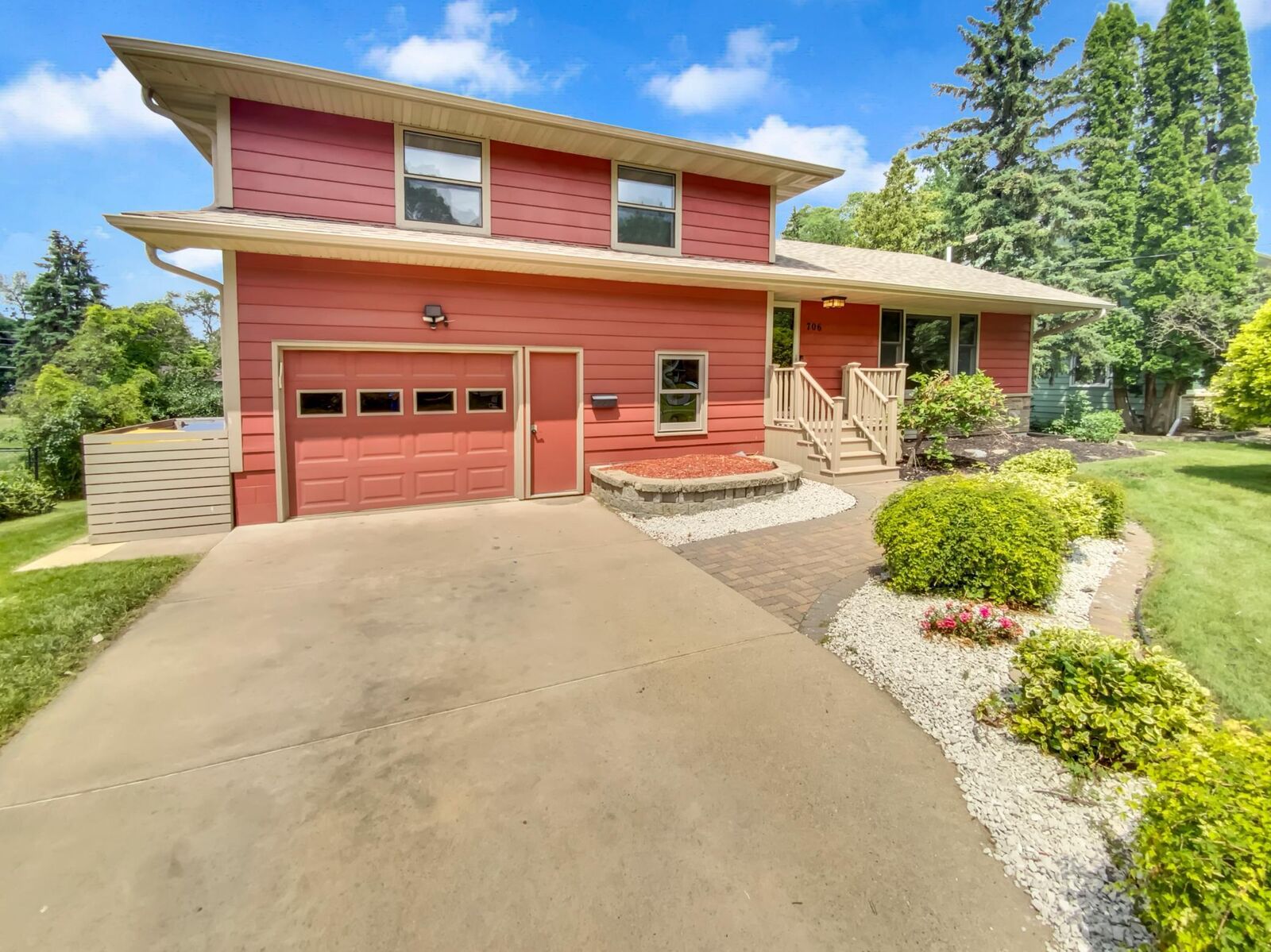 Property Photo:  706 Greenvale Avenue W  MN 55057 