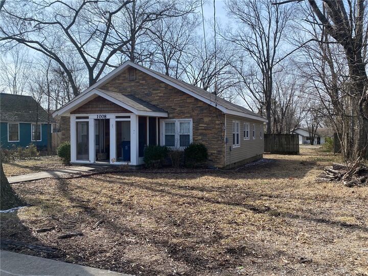 Property Photo:  1008 SW A Street  AR 72712 