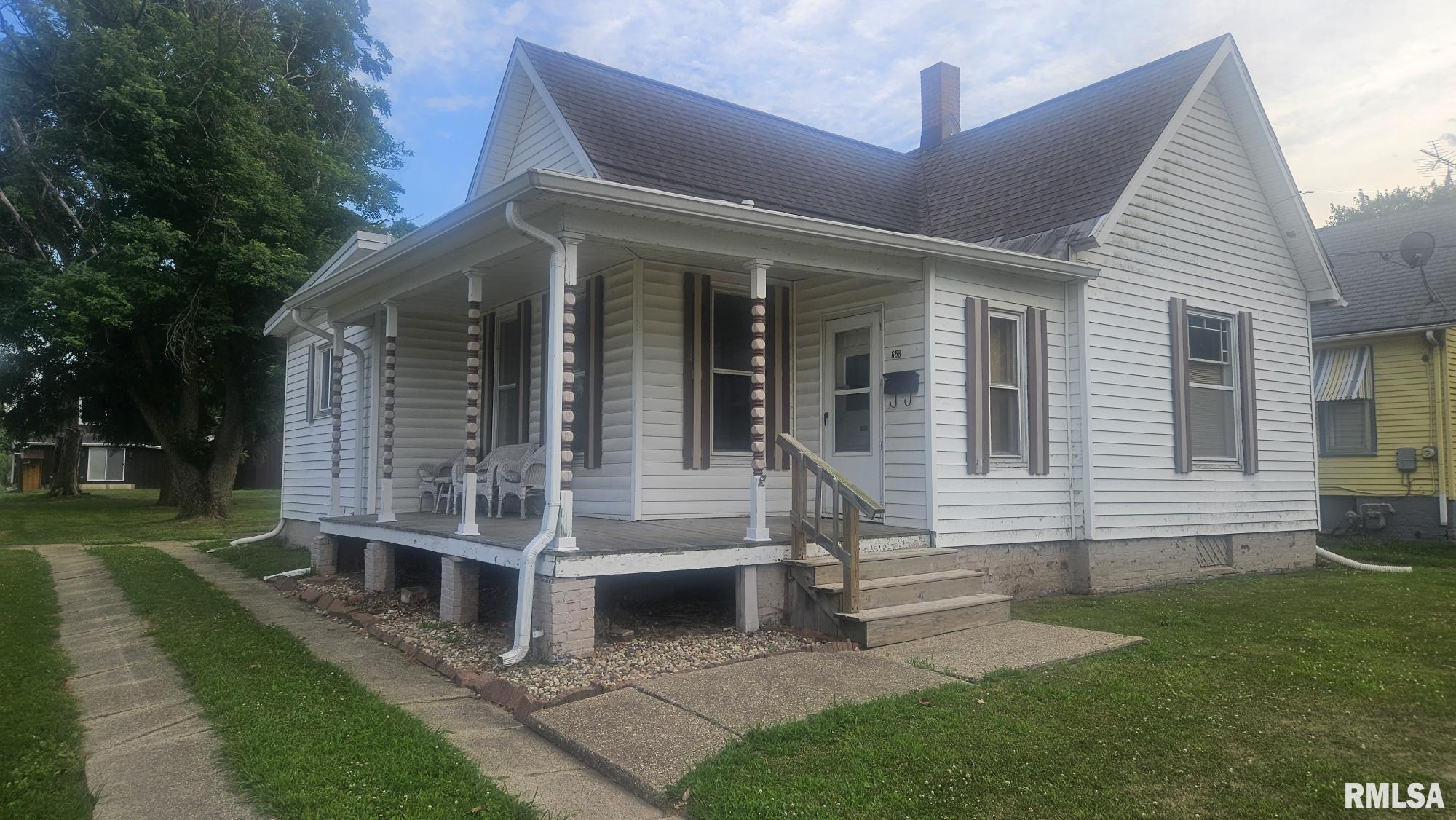 Property Photo: 658 E Maple Street IL 61520