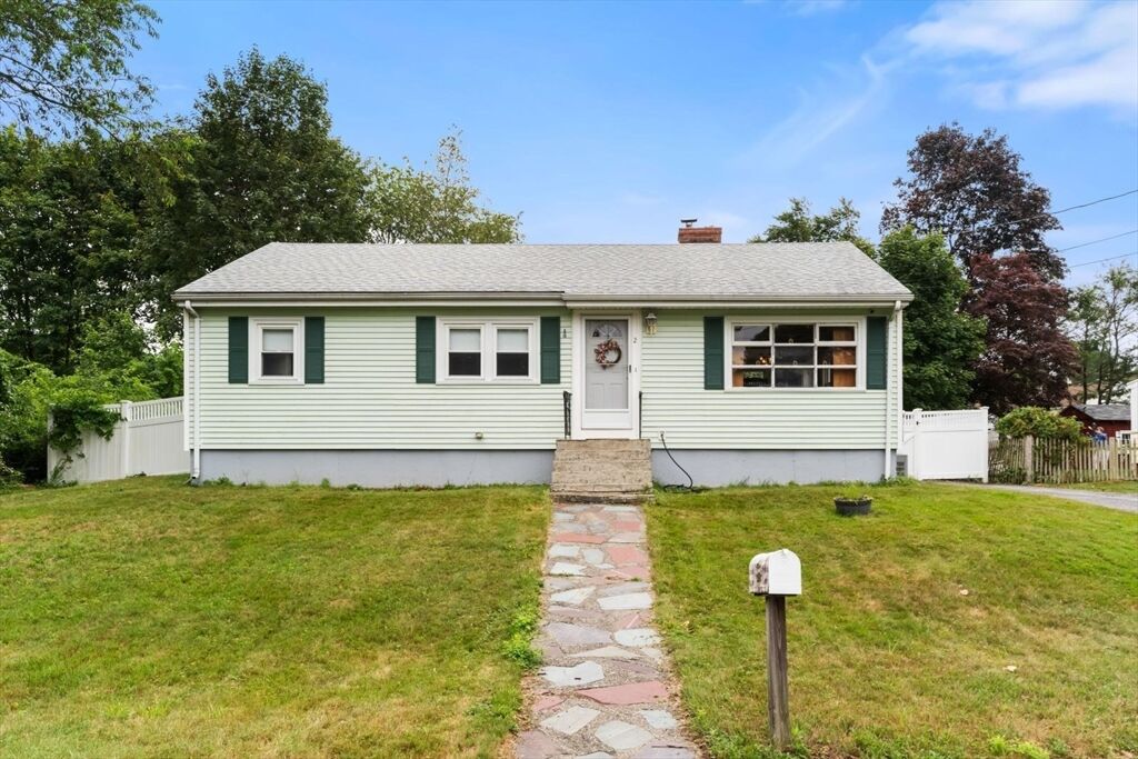 Property Photo:  2 Robinson Road  MA 01801 