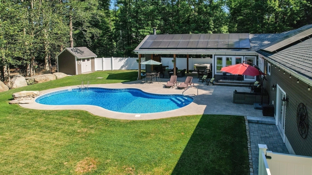 Property Photo:  6 Cahoons Ln  MA 02790 