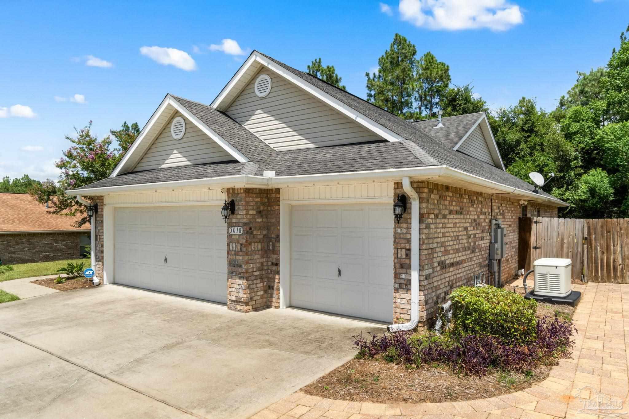 Property Photo: 3018 Crown Creek Cir FL 32539
