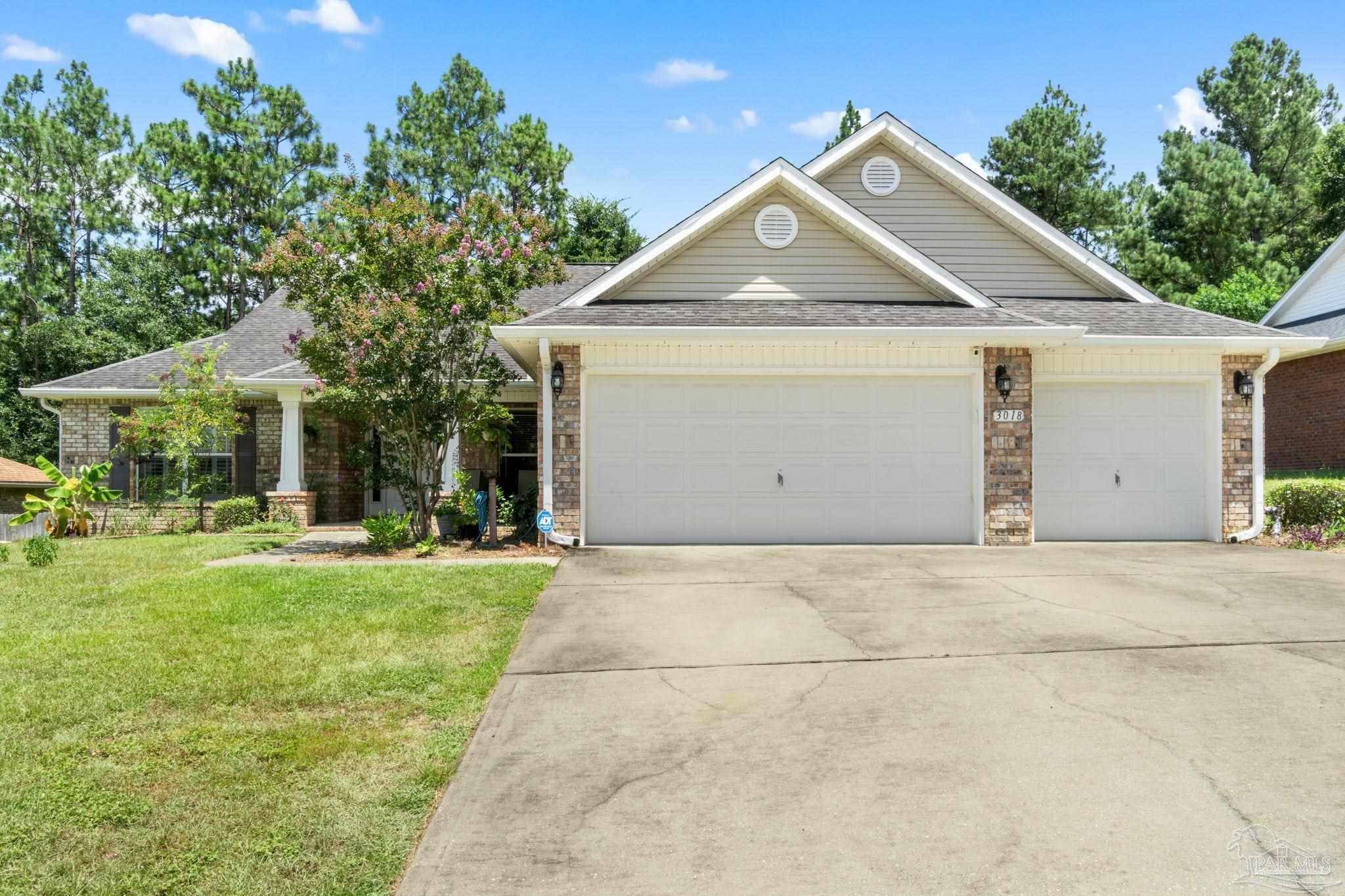 Property Photo: 3018 Crown Creek Cir FL 32539