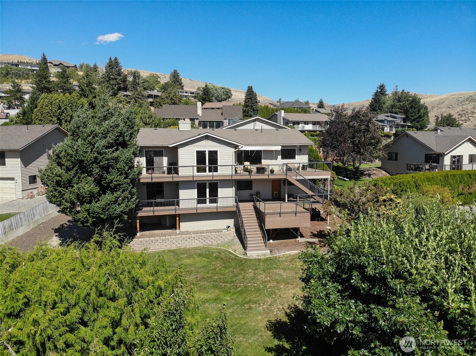 Property Photo:  622  Vista View Pl  WA 98802 