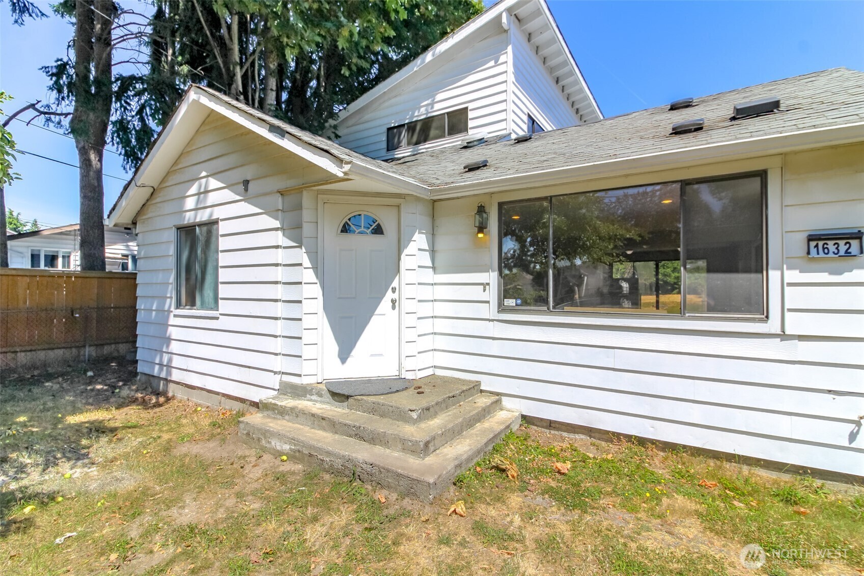Property Photo: 1632 Aberdeen Avenue NE WA 98056