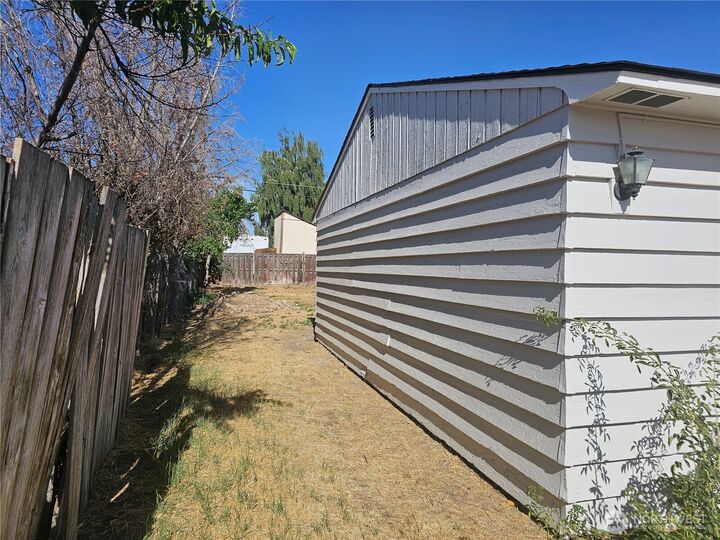 Property Photo: 4222 Sun Drive NE WA 98837