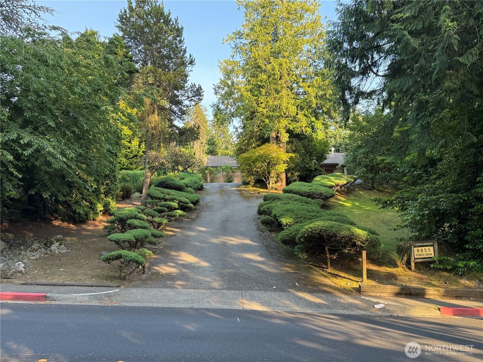 Property Photo:  8855  Points Drive NE  WA 98004 