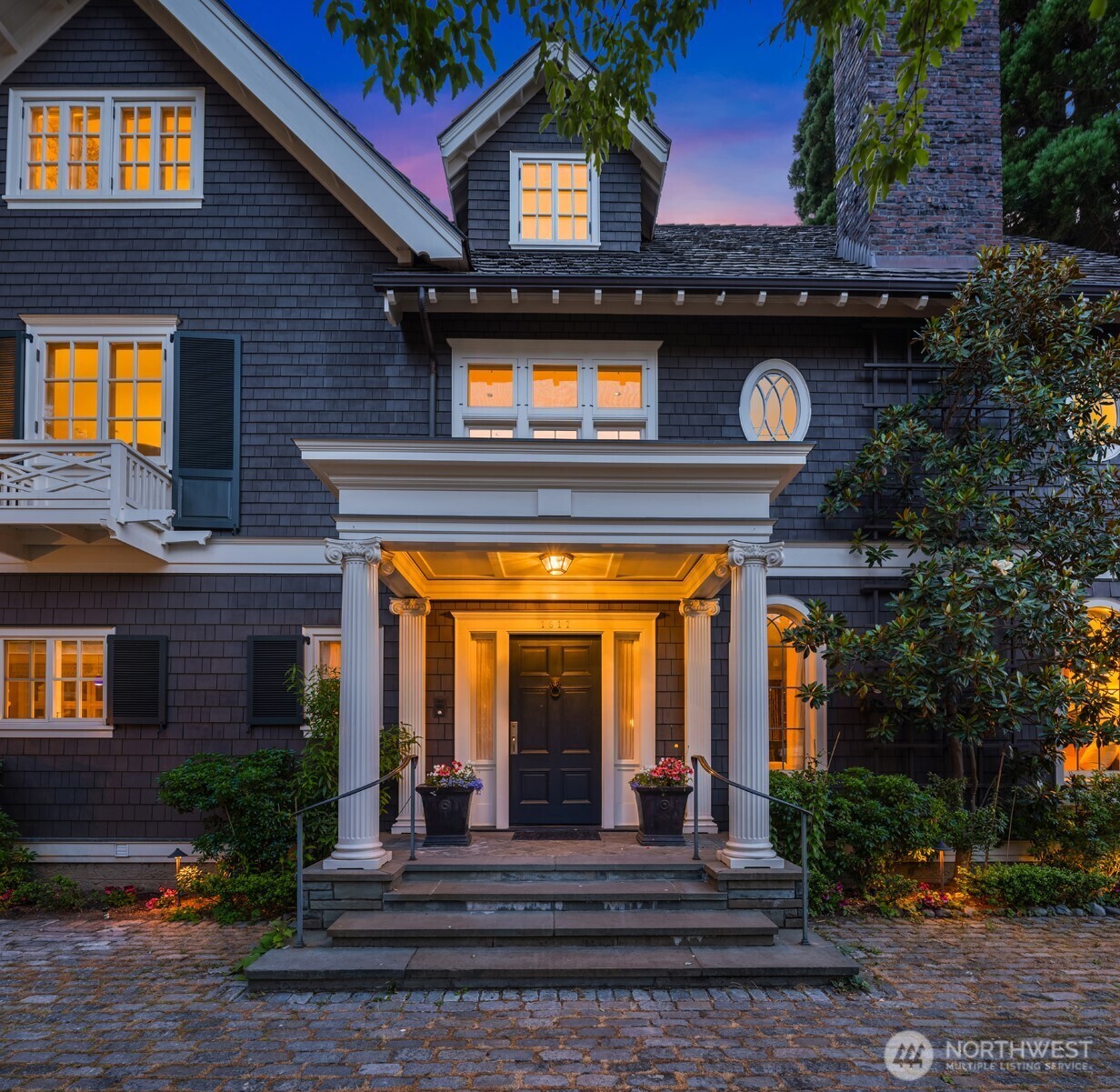 Property Photo: 1617 Federal Avenue E WA 98102