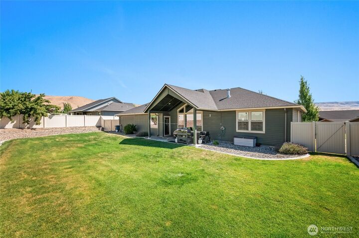 3516  Dianna Way  Wenatchee WA 98801 photo