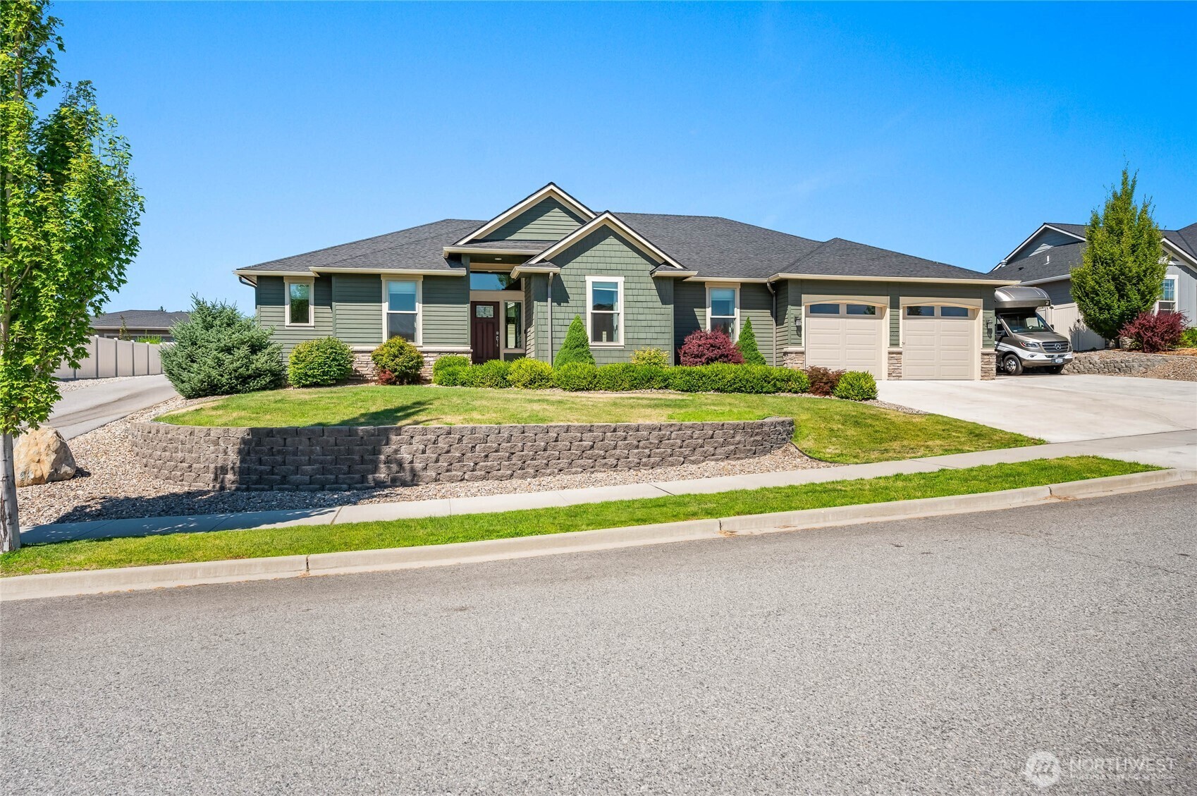 Property Photo: 3516 Dianna Way WA 98801