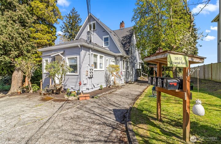 Property Photo:  3512  Grand Avenue  WA 98201 