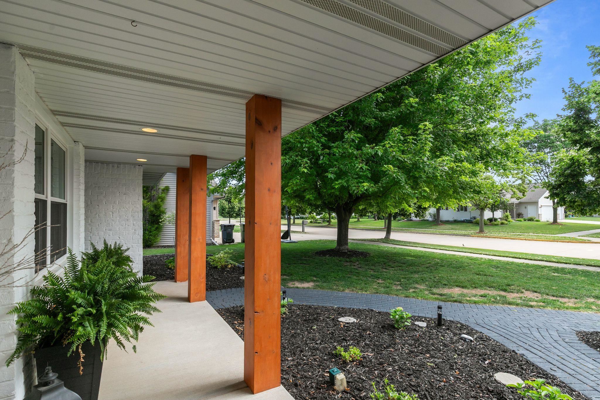 Property Photo:  728 Lang Way  WI 54136 
