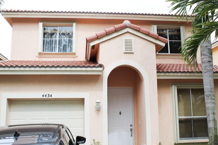 Property Photo: 4434 Lake Lucerne Circle FL 33409