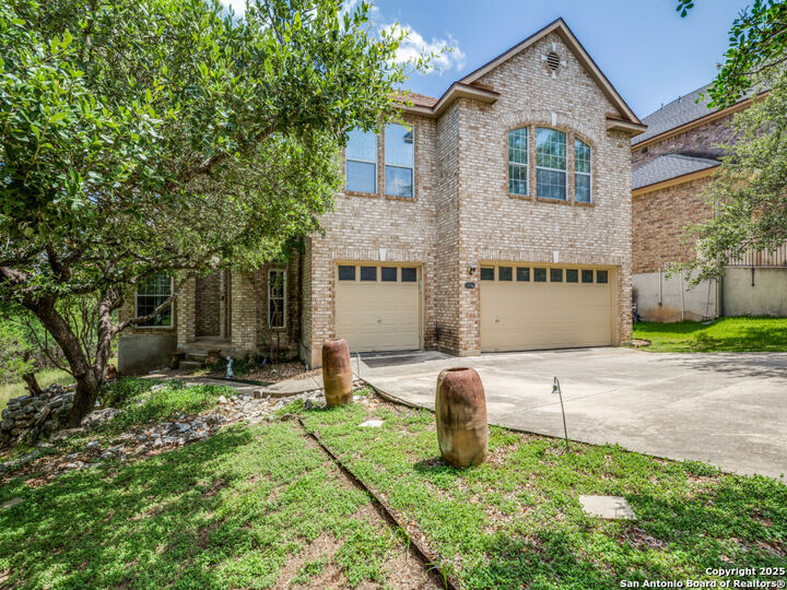 Property Photo: 815 Highland Knl TX 78260