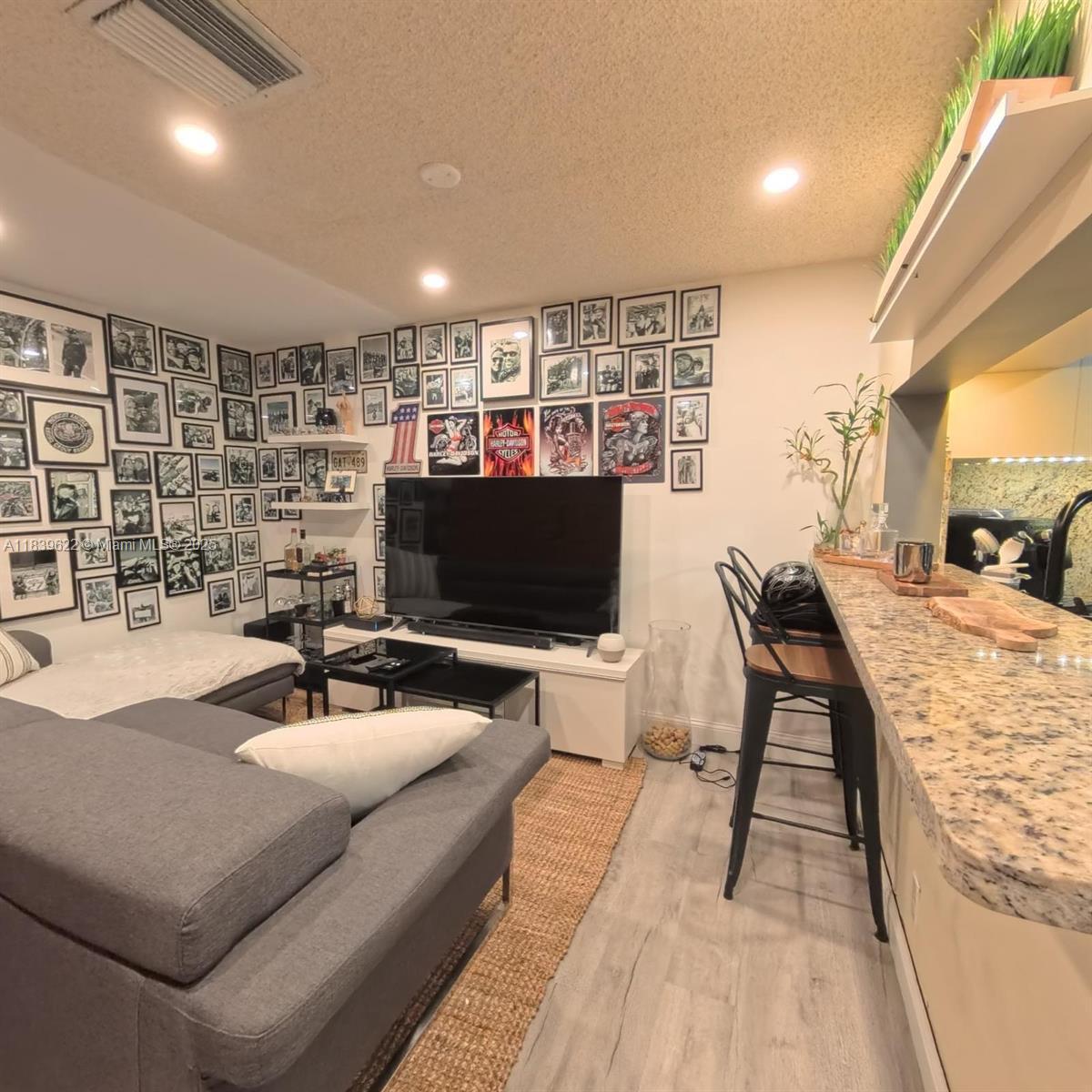 Property Photo: 16652 Hemingway Dr FL 33326