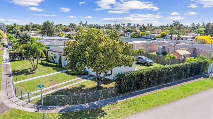 Property Photo:  11420 SW 44th St  FL 33165 