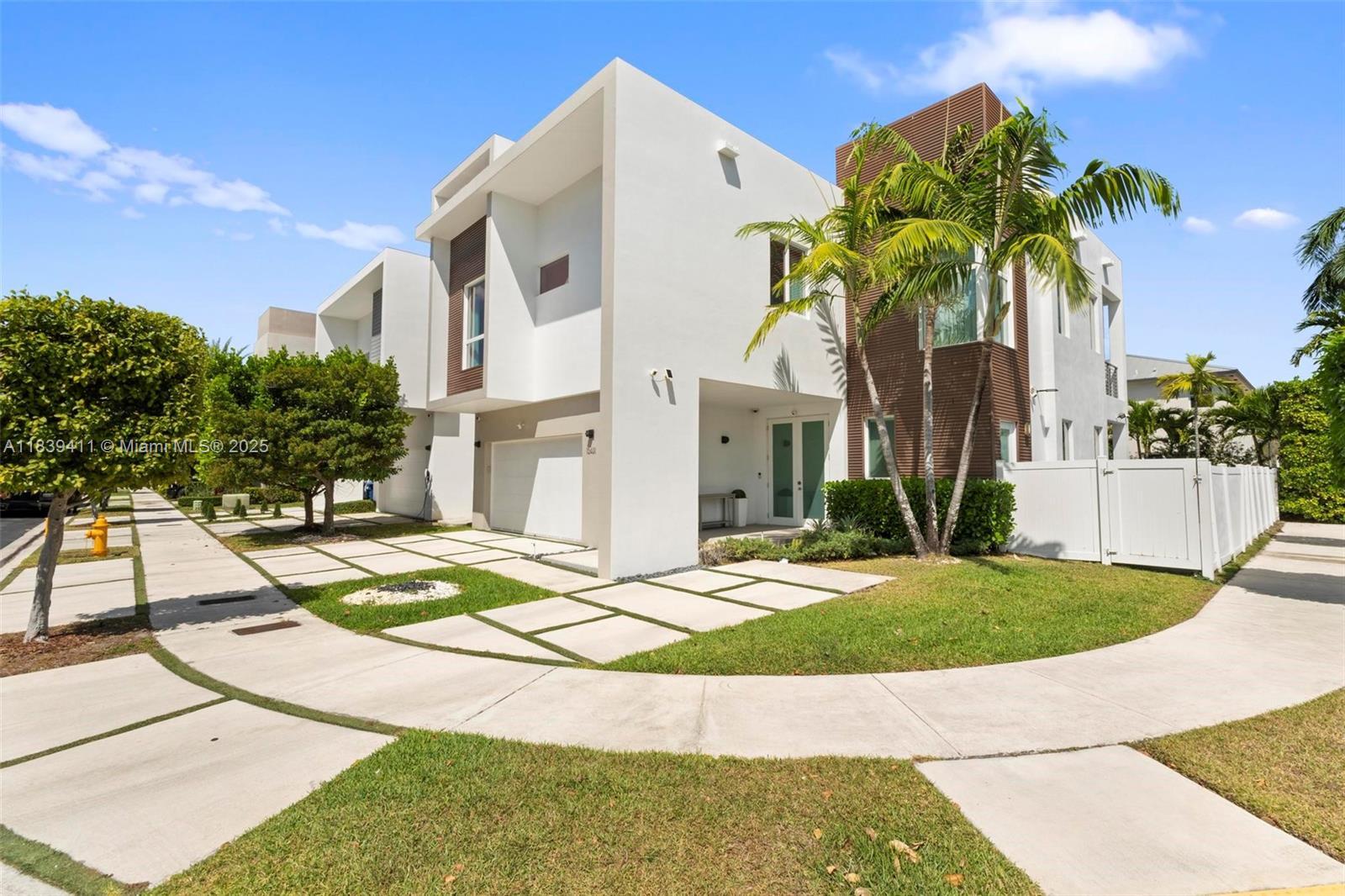 Property Photo: 10431 NW 68th Ter FL 33178