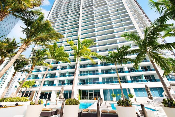 Property Photo: 200 Biscayne Boulevard Way 502 FL 33131