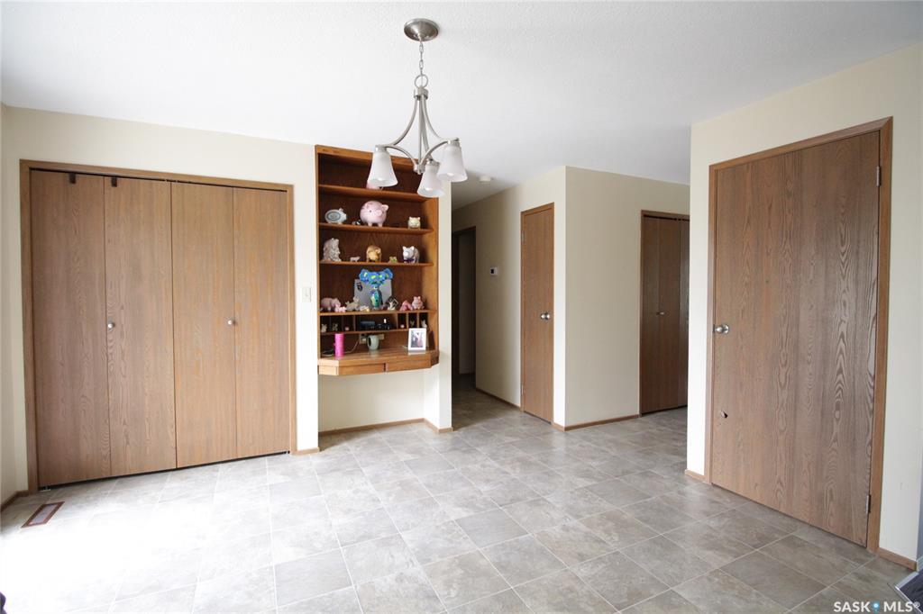 Property Photo:  221 4th Avenue  SK S0G 5C0 