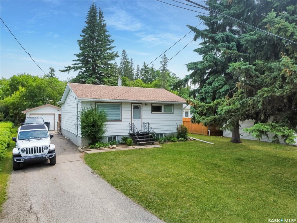 Property Photo:  1013 Boyle Street  SK S0G 2K0 